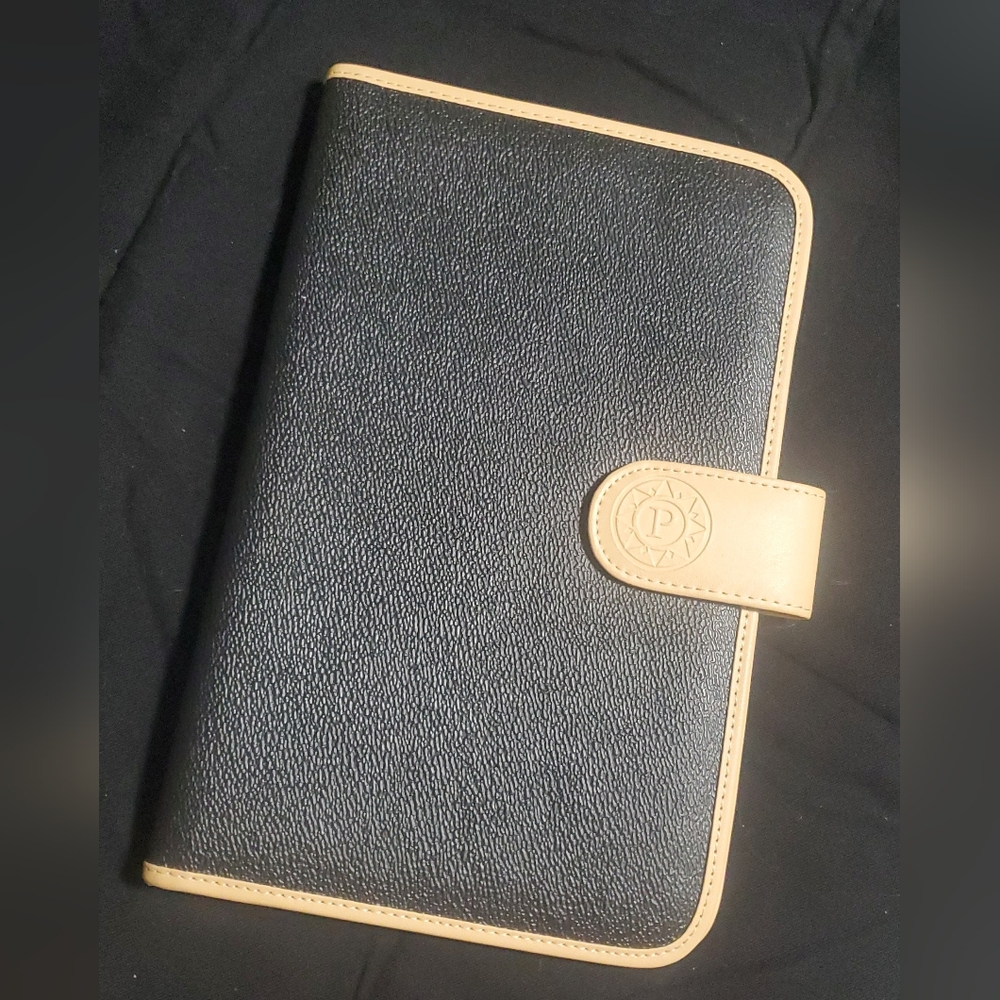 Parazul Travel Organizer Wallet, Passport Holder. Black & Tan